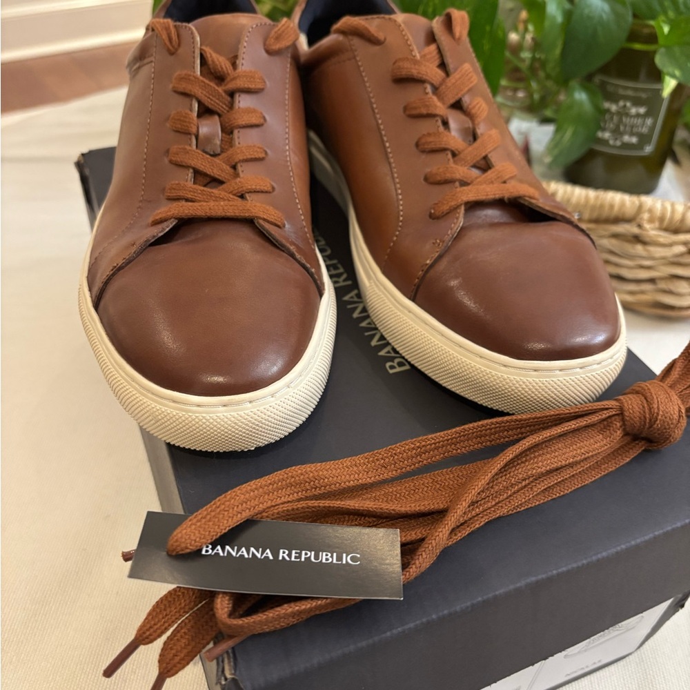 Men’s Banana Republic Brown Leather Sneakers